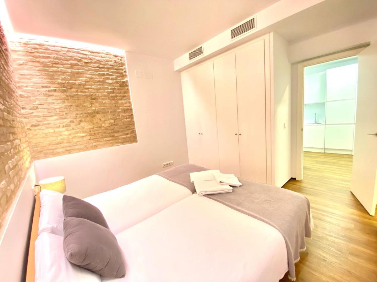 Magnificent Double Bedroom Apartment At Santa Cruz Siviglia Esterno foto